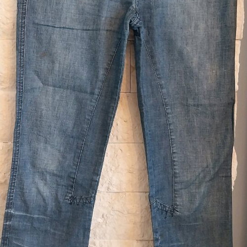 Attrattivo Capri Jeans medium like new, blue with impressive back pockets