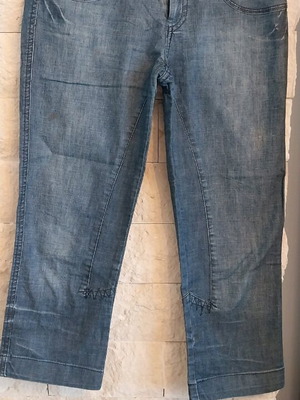 Attrattivo Capri Jeans medium like new, blue with impressive back pockets