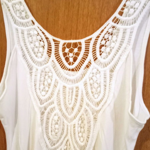 White dress M/L like new with lace back, elastic fabric