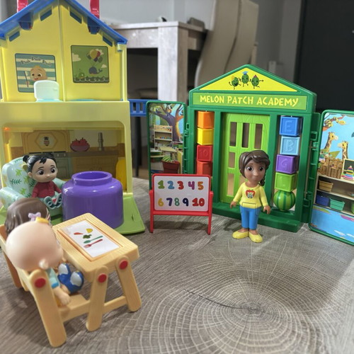 Peppa Pig toy set with camper, pool and Cocomelon house