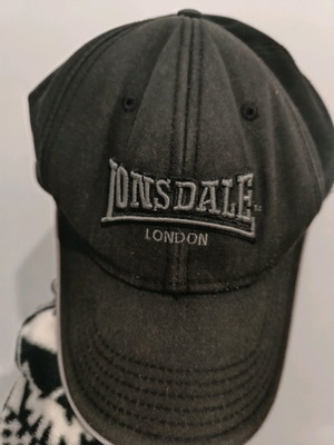 Lonsdale hat like new, size L