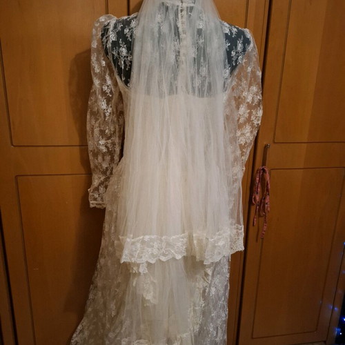 Handmade vintage wedding dress with integrated long train, size Medium, white