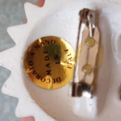 Ceramic Italian pin like new
