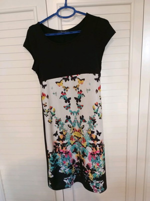 Elegant elastic dress with butterfly print like new, fits up to XL