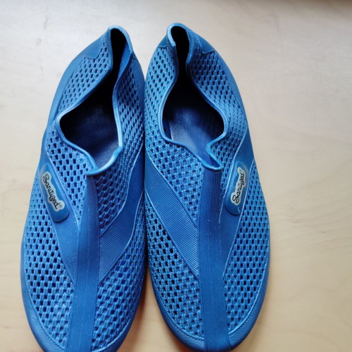 Rubber blue shoes for boys size 35 like new