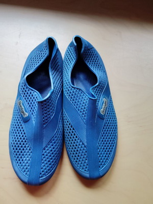 Rubber blue shoes for boys size 35 like new