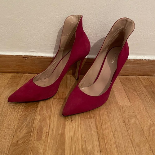 Red velvet pumps used, size 40