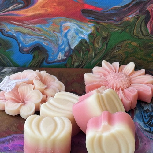 Handmade candle and wax melts with 2 flowers and 4 pumpkins