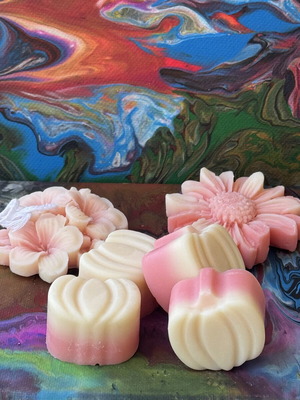 Handmade candle and wax melts with 2 flowers and 4 pumpkins