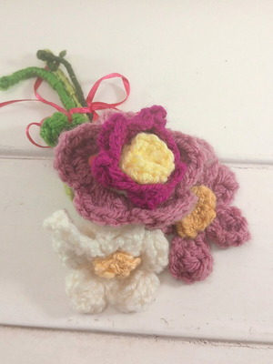 Knitted handmade flowers pack of three, new