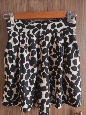 Σορτσάκι H&M XS, σαν καινούργιο, μαύρο και μπεζ