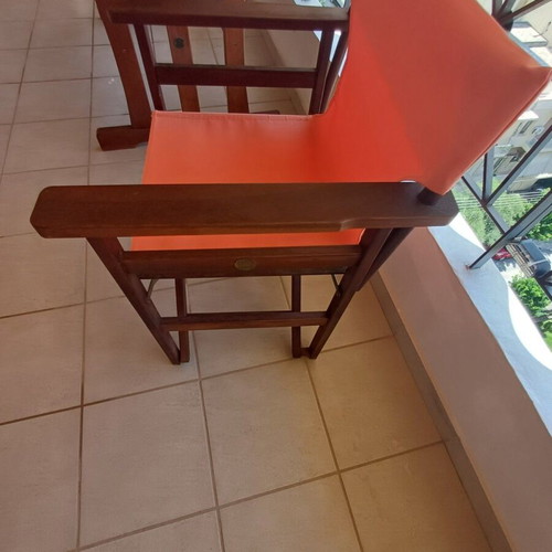 Keuring wooden outdoor set like new, 1 table and 4 folding chairs