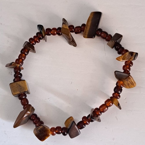Bracelet with brown glass beads and tiger's eye