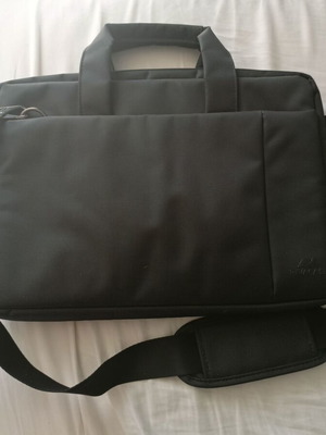 Τσάντα laptop Rivacase καινούργια, μαύρη, αδιάβροχη με πολλές τσέπες