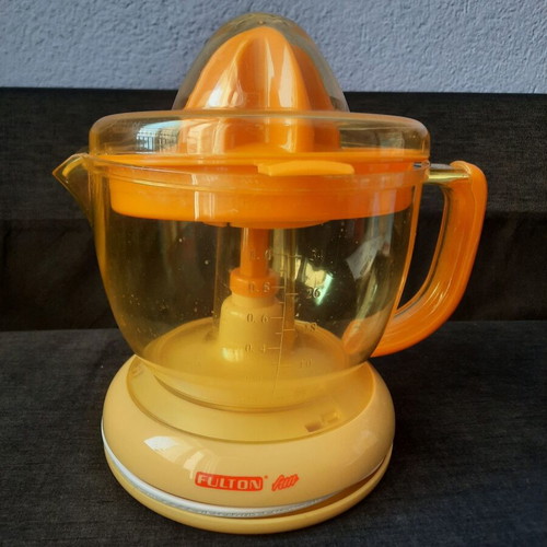 Fulton Electric Juicer like new, 1 liter capacity, dual direction