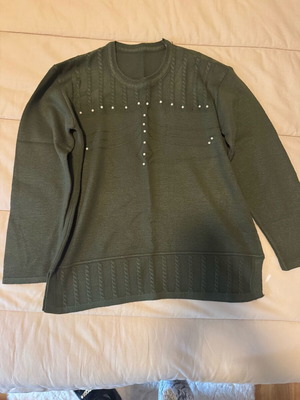 Pullover like new, size M, green