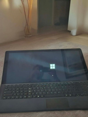 Microsoft Surface Pro 5ης γενιάς με οθόνη αφής σαν καινούργιο