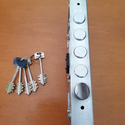 Securemme security lock used, with 5 keys, 2 pieces