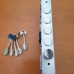 Securemme security lock used, with 5 keys, 2 pieces