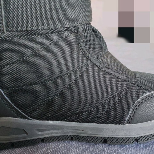 Children's waterproof snow boots size 32 like new, black