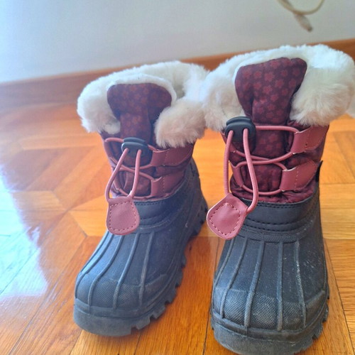 Kickers apres ski boots used for girl size 28