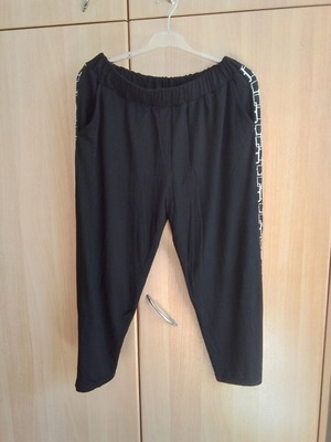 Women's black Capri pants, size XXXL