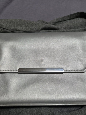 La prairie cosmetic bag like new, silver