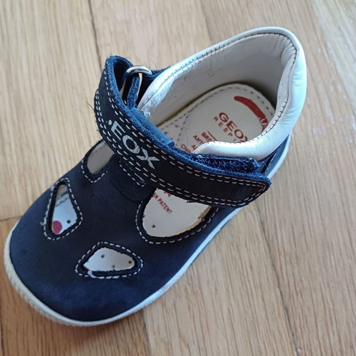 Geox baby sandals size 19 like new with velcro