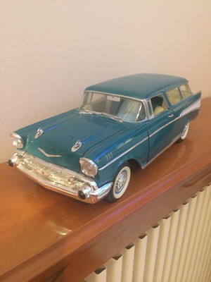 Car 1:18 Chevrolet 1957 like new