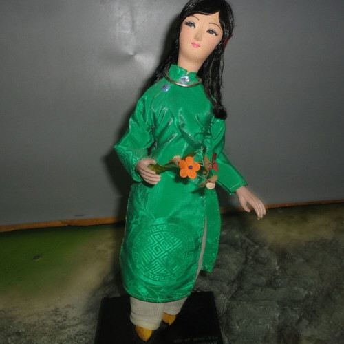 Bupbe Bach-Tuyet Traditional Vietnamese Doll like new