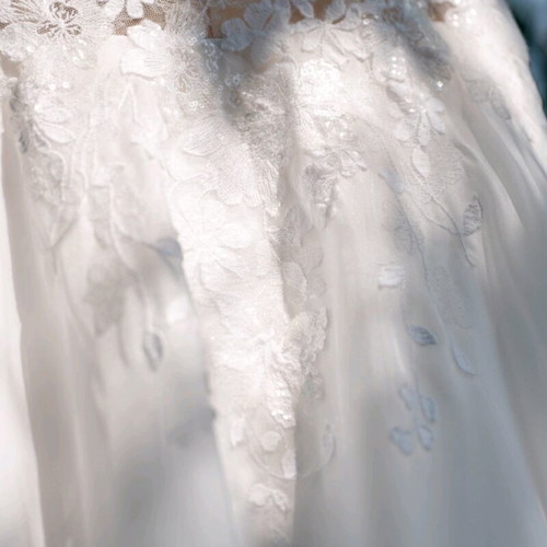Justin Alexander wedding dress like new, white, lightweight, floral lace