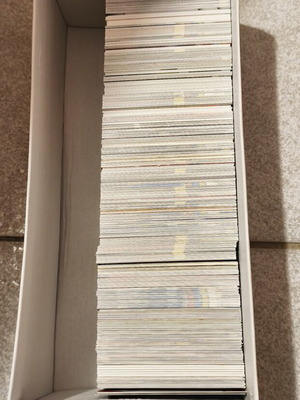 Κουτί με διάφορες κάρτες Panini και Topps σαν καινούργιο