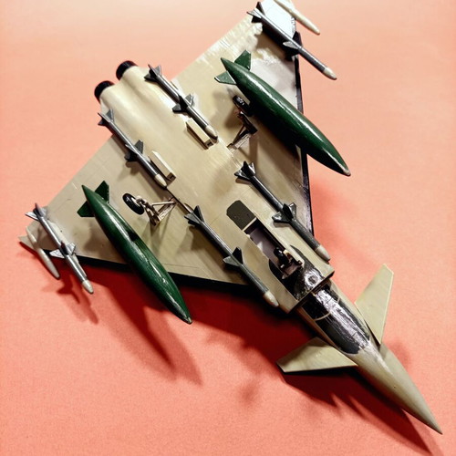 Plastic Eurofighter model 1/72 new, painted and armed