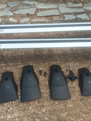 Toyota Ch-r Genuine Roof Bars like new