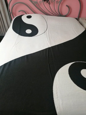 Cotton bed cover like new with Yin Yang symbol 210x260