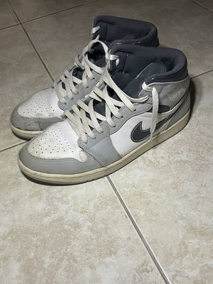 Nike Air Jordan 1 Mid Light Smoke Grey μεταχειρισμένα, μέγεθος 44