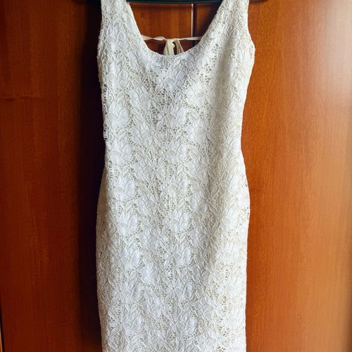 Rococo ivory embroidered dress like new with open back