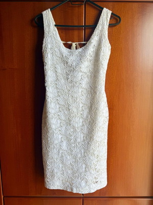 Rococo ivory embroidered dress like new with open back