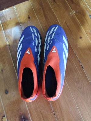 Adidas Predator football shoes size 44.5 like new, blue