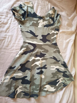 Tally Weijl camouflage dress with open back like new, size M