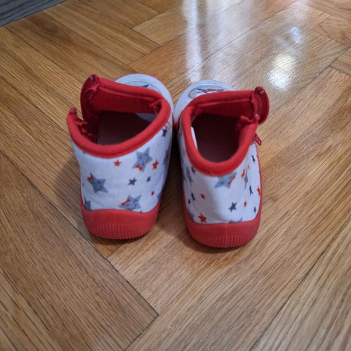 Children's winter slippers size 22 used in excellent condition