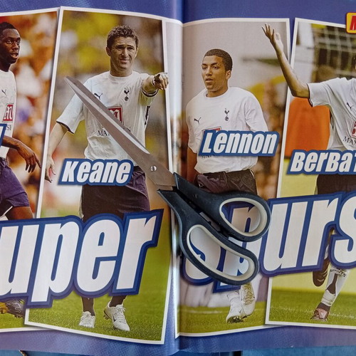 Match Football Magazine Issue 12-18/9 2006 like new with Tottenham posters
