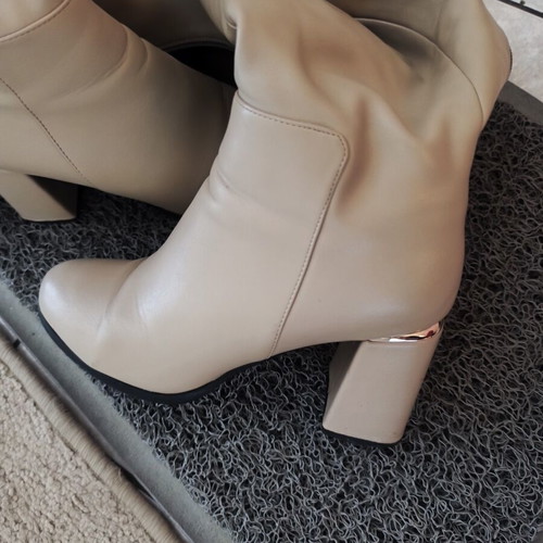 Exe beige boots size 38 used with fleece lining