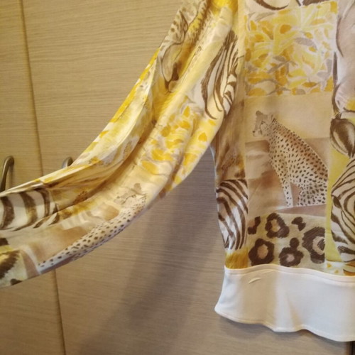 Escada vintage silk shirt like new, unique design