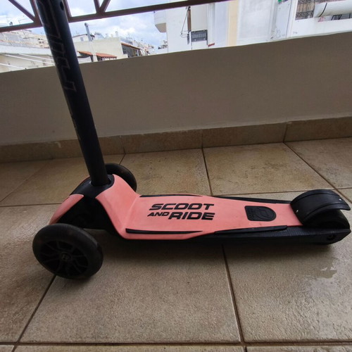 Scoot & Ride Highwaykick kids scooter 3 wheels like new, pink