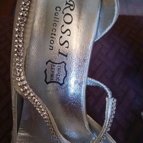 Leather silver pumps like new
