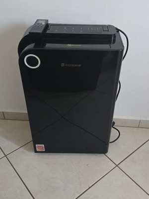 Morris MDD-10251WW Zeolite Dehumidifier like new with warranty