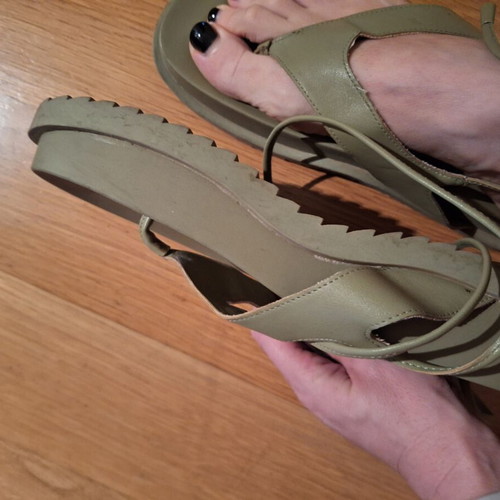 Bershka khaki sandals tied at the ankle like new, size 40
