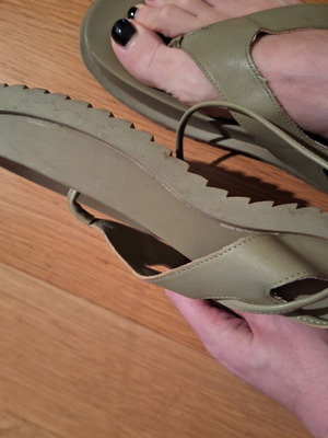 Bershka khaki sandals tied at the ankle like new, size 40
