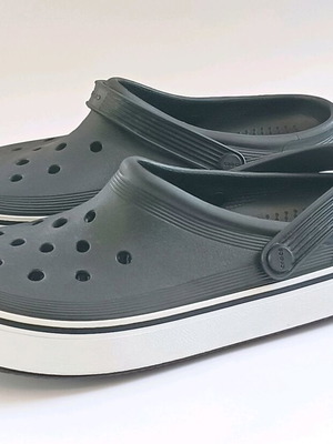 Crocs Off Court μαύρα σανδάλια 42,5, σχεδίαση Croslite™ σαν καινούργια